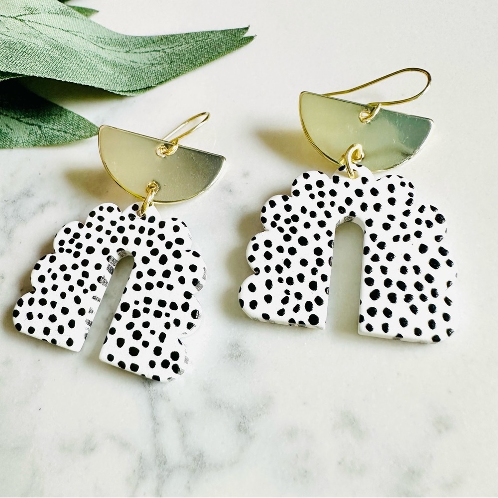 2/$30🌵 Arch Black White Dot Print Polymer Clay Earrings Gold Dangle NEW Gift - Picture 4 of 6